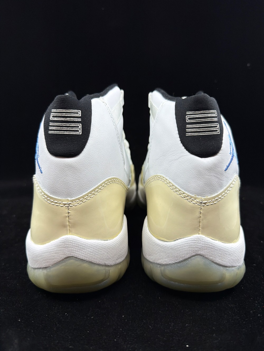 AJ 11 - LEGEND BLUE (2001)