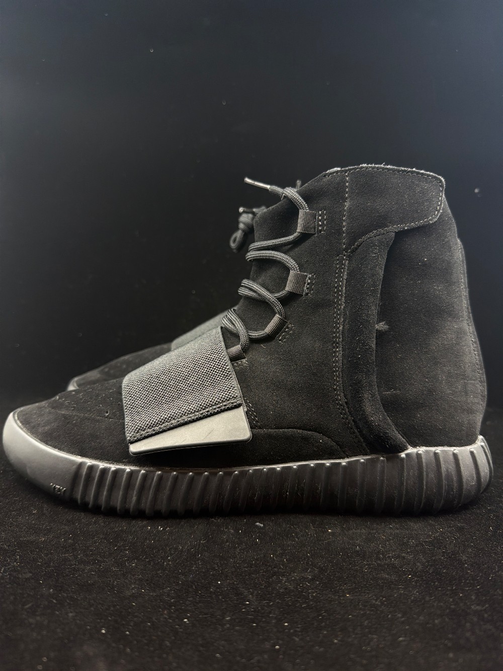 YEEZY 750 BOOST - TRIPLE BLACK