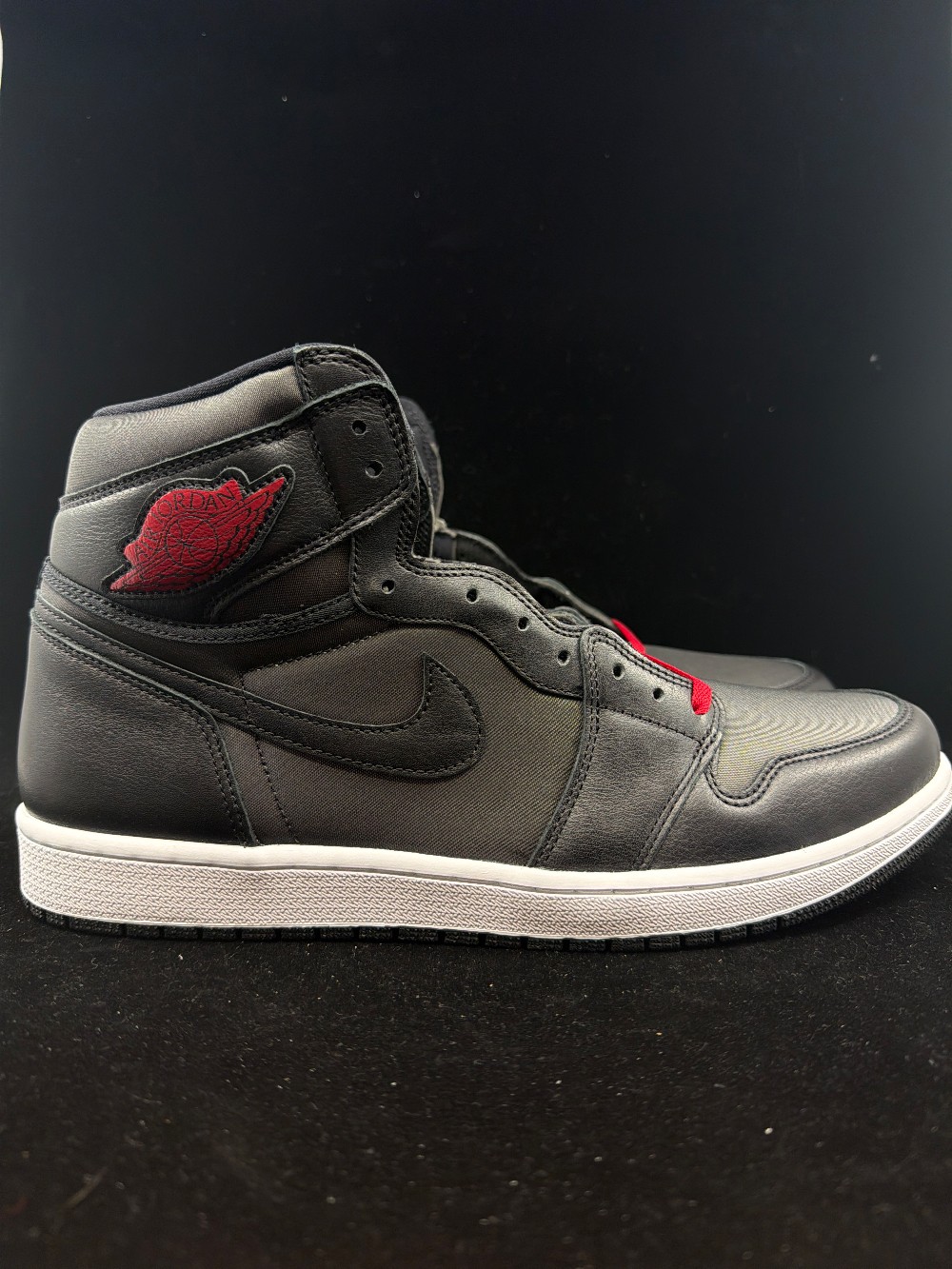 AJ 1 - BLACK SATIN GYM RED