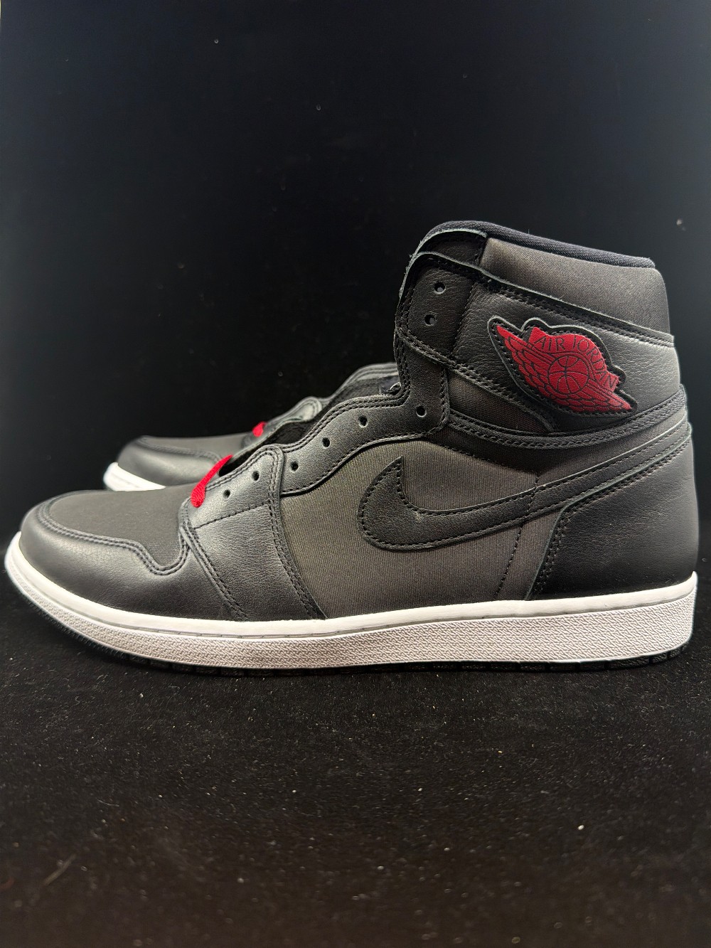 AJ 1 - BLACK SATIN GYM RED