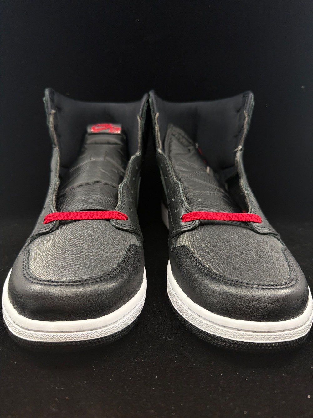 AJ 1 - BLACK SATIN GYM RED