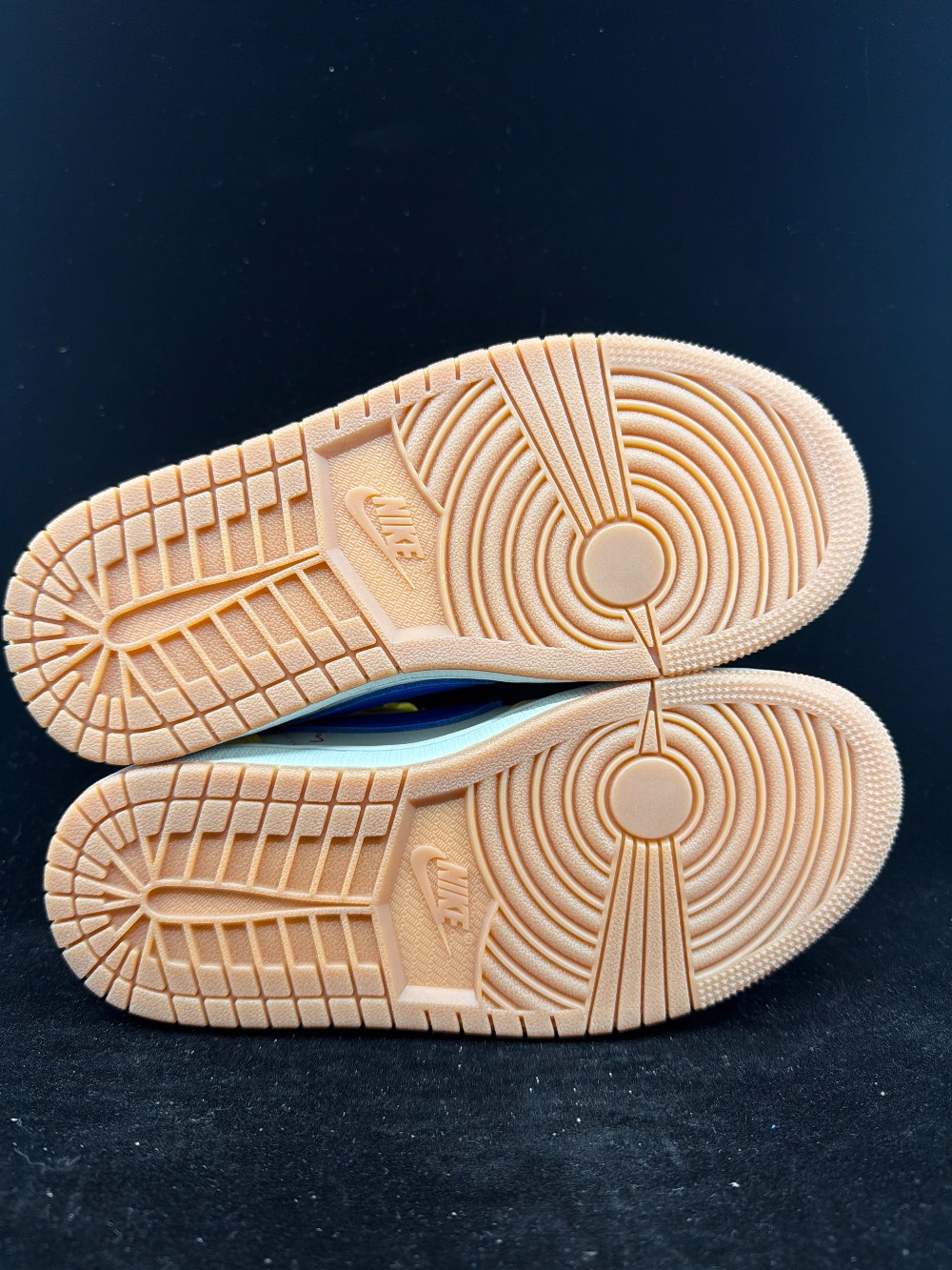 AJ 1 LOW X TRAVIS SCOTT (W) - CANARY