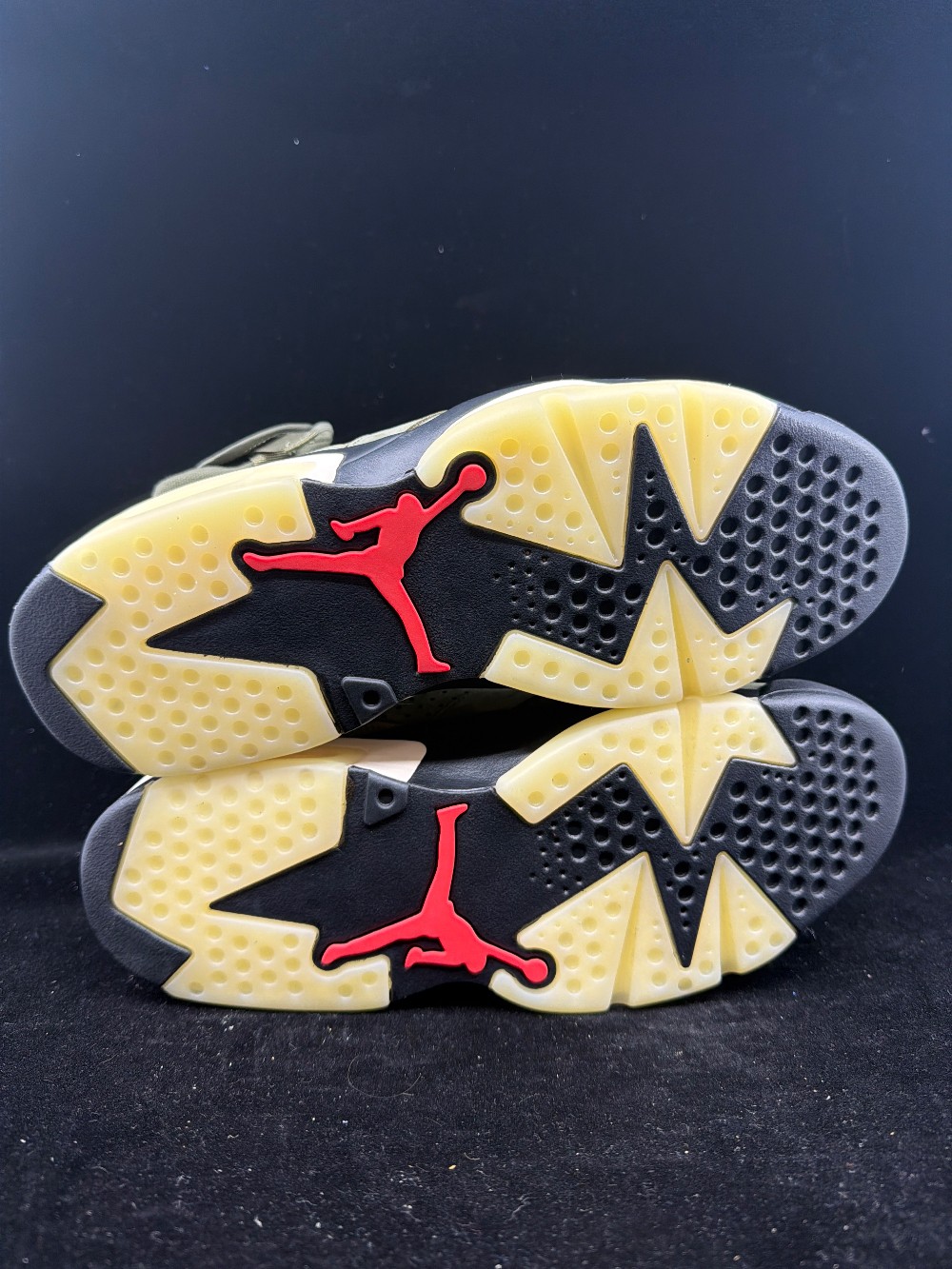 AJ 6 X TRAVIS SCOTT - OLIVE