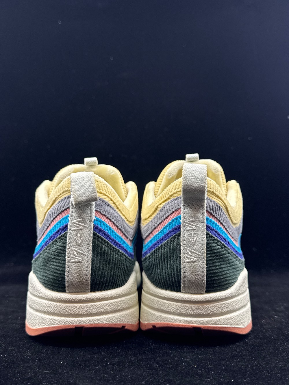 *USED* NIKE AIR MAX 1/97 - SEAN WOTHERSPOON