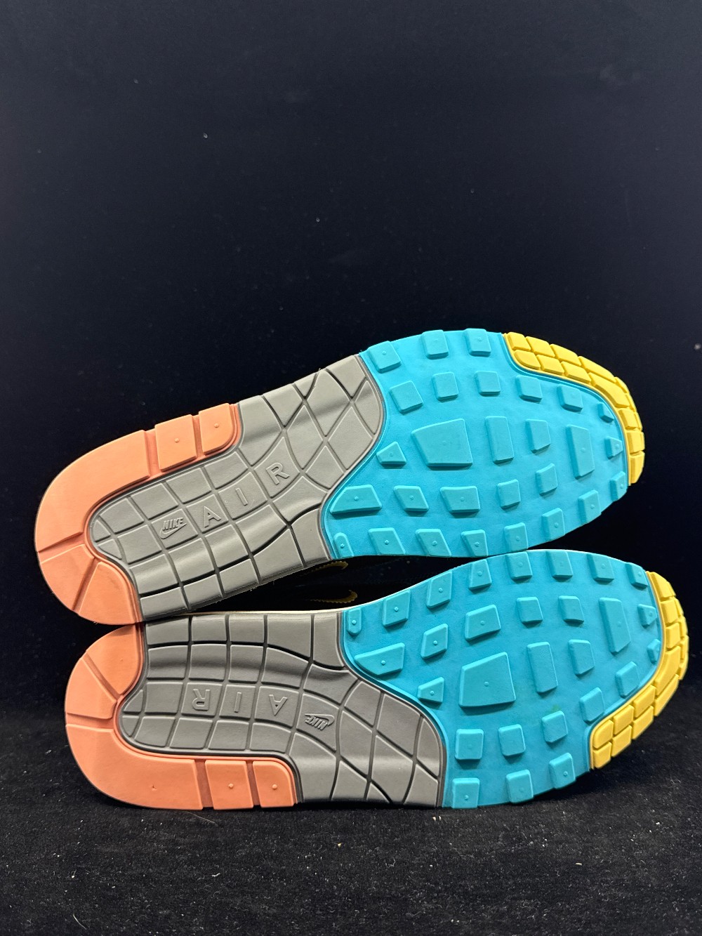 *USED* NIKE AIR MAX 1/97 - SEAN WOTHERSPOON