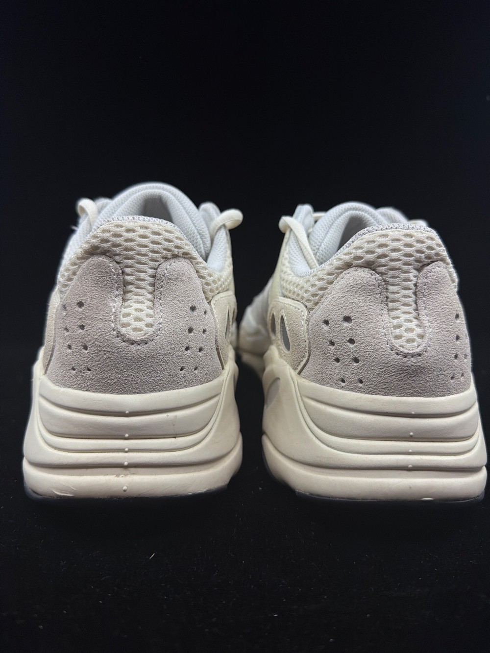 *USED* YEEZY 700 BOOST - ANALOG