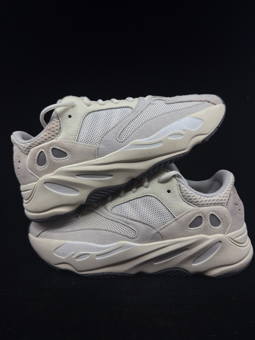 *USED* YEEZY 700 BOOST - ANALOG