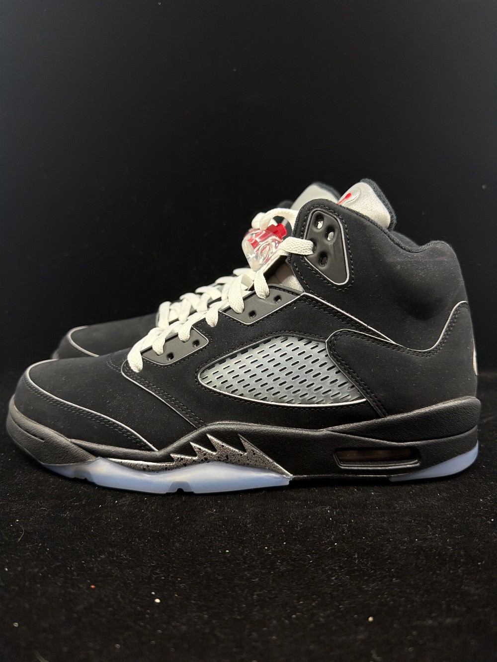 AJ 5 - BLACK METALLIC REIMAGINED