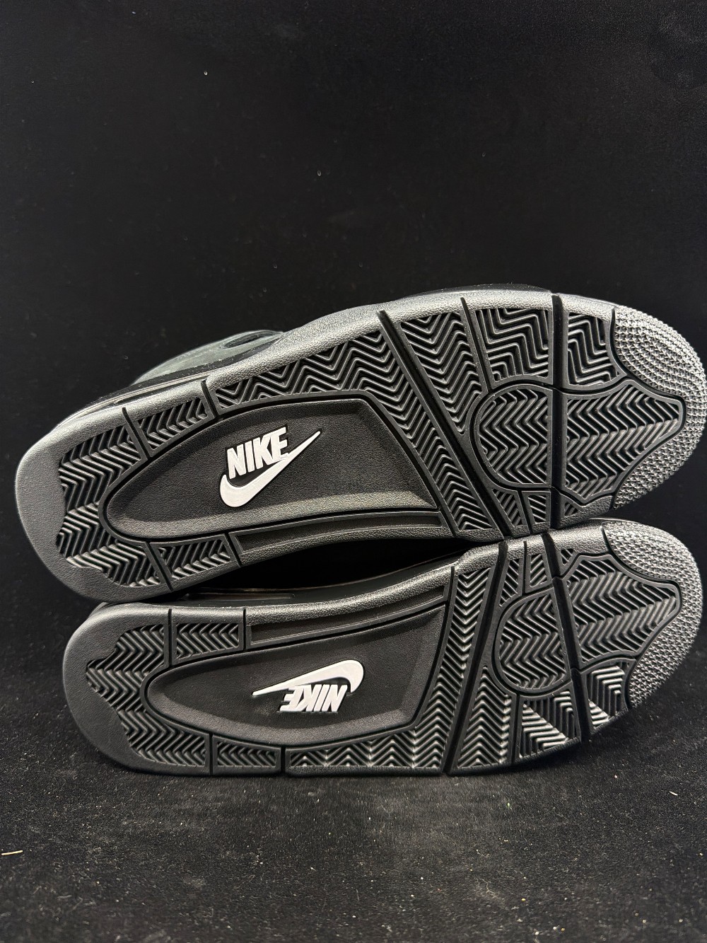 AJ 4 - BLACK CAT (2025)