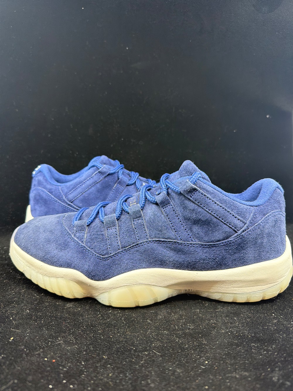 *USED* AJ 11 LOW X DEREK JETER - RE2PECT