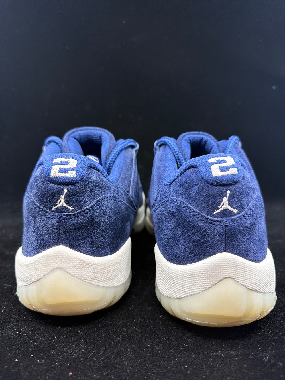 *USED* AJ 11 LOW X DEREK JETER - RE2PECT