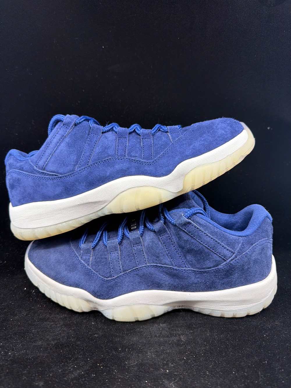 *USED* AJ 11 LOW X DEREK JETER - RE2PECT