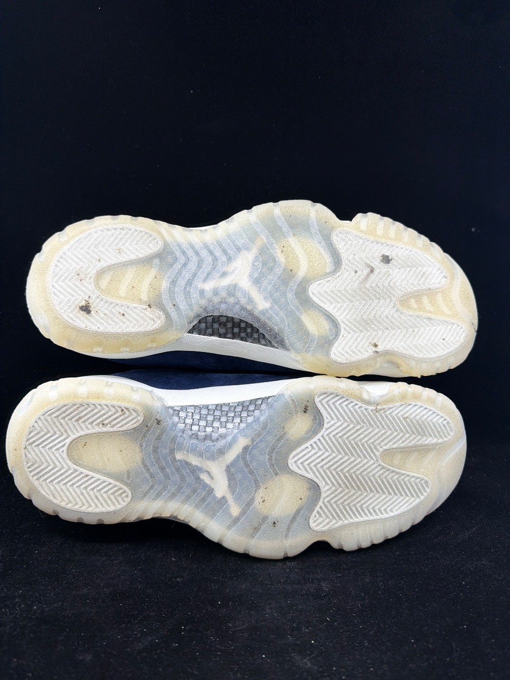 *USED* AJ 11 LOW X DEREK JETER - RE2PECT