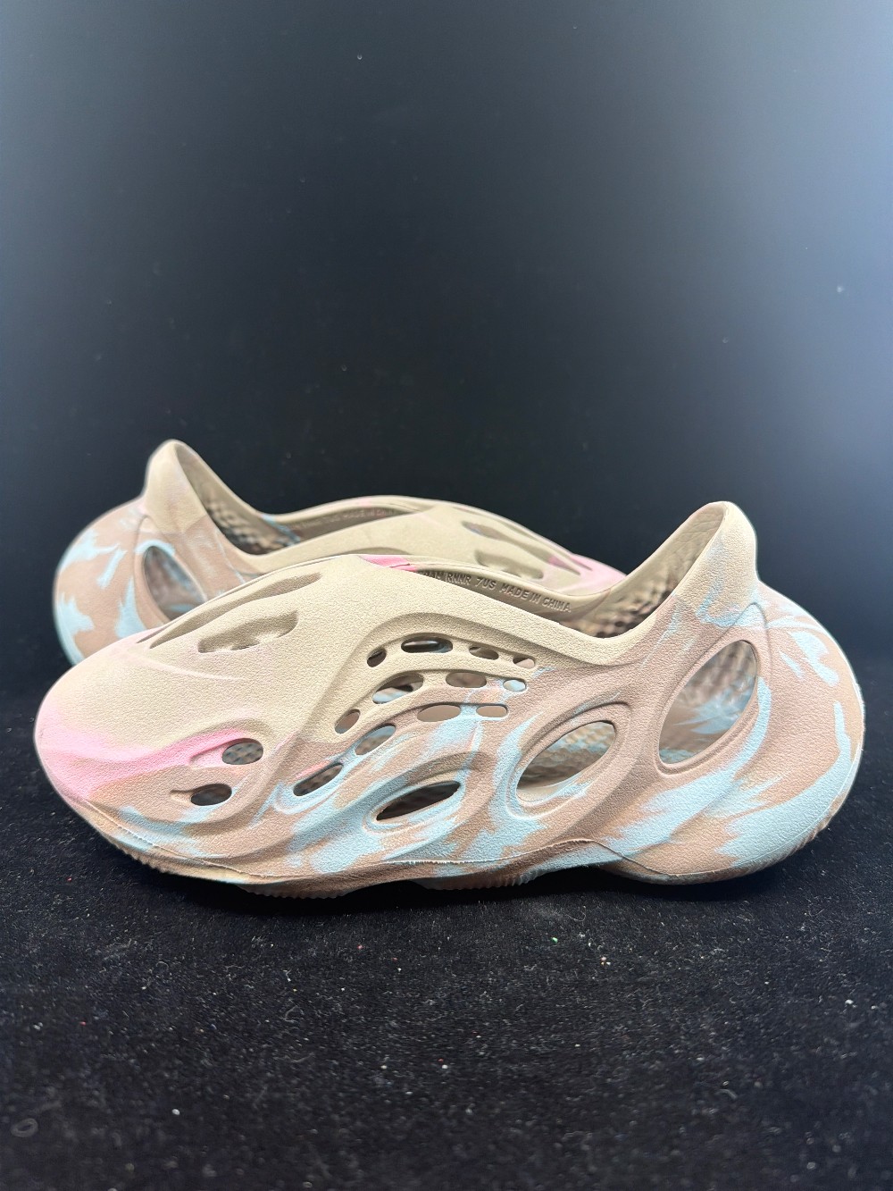 *USED/NO BOX* YEEZY FOAM RUNNER - MX SAND GREY