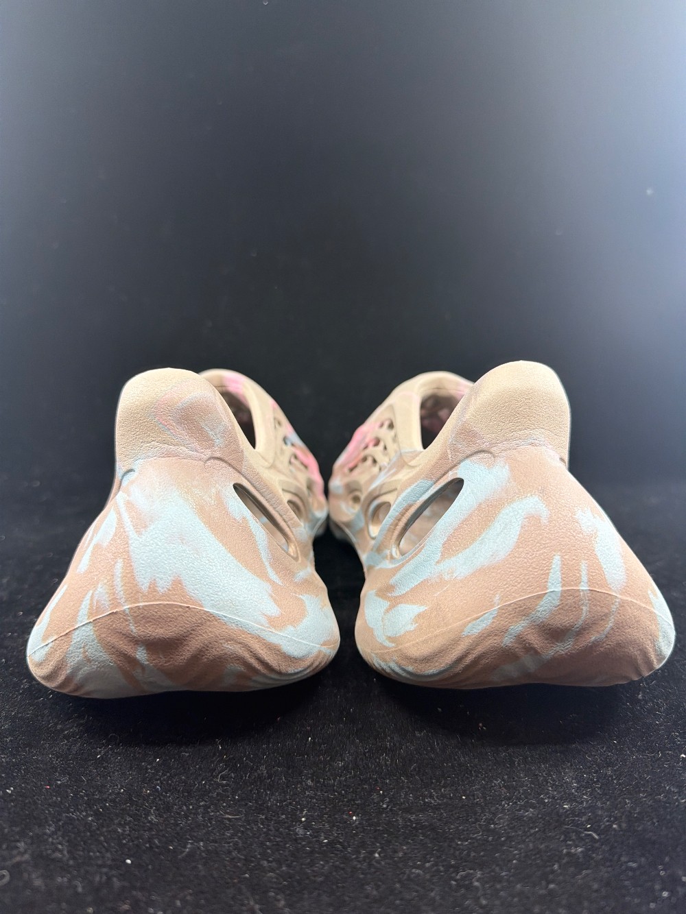 *USED/NO BOX* YEEZY FOAM RUNNER - MX SAND GREY