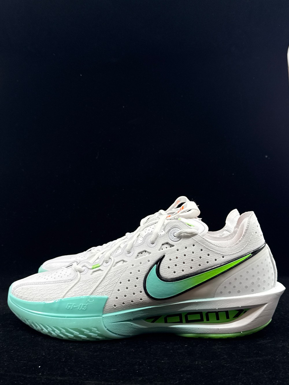 NIKE G.T. CUT 3 - BLEACHED TURQUOISE