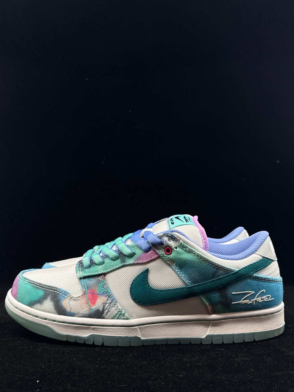 NIKE SB DUNK LOW X FUTURA LABORATORIES - BLEACHED AQUA