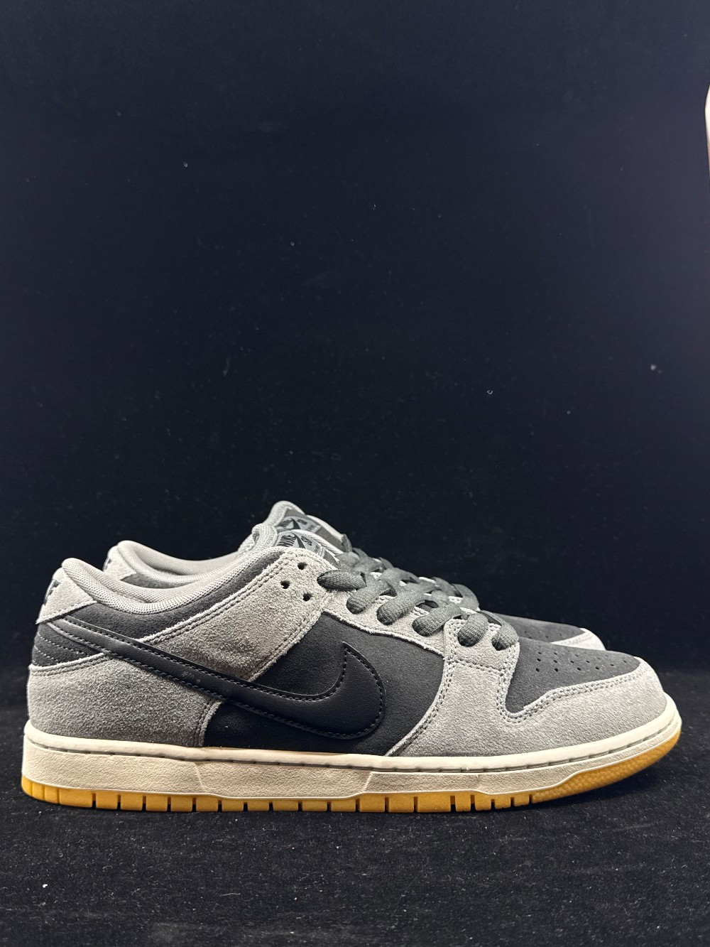 NIKE SB DUNK LOW - DARK SMOKE GREY