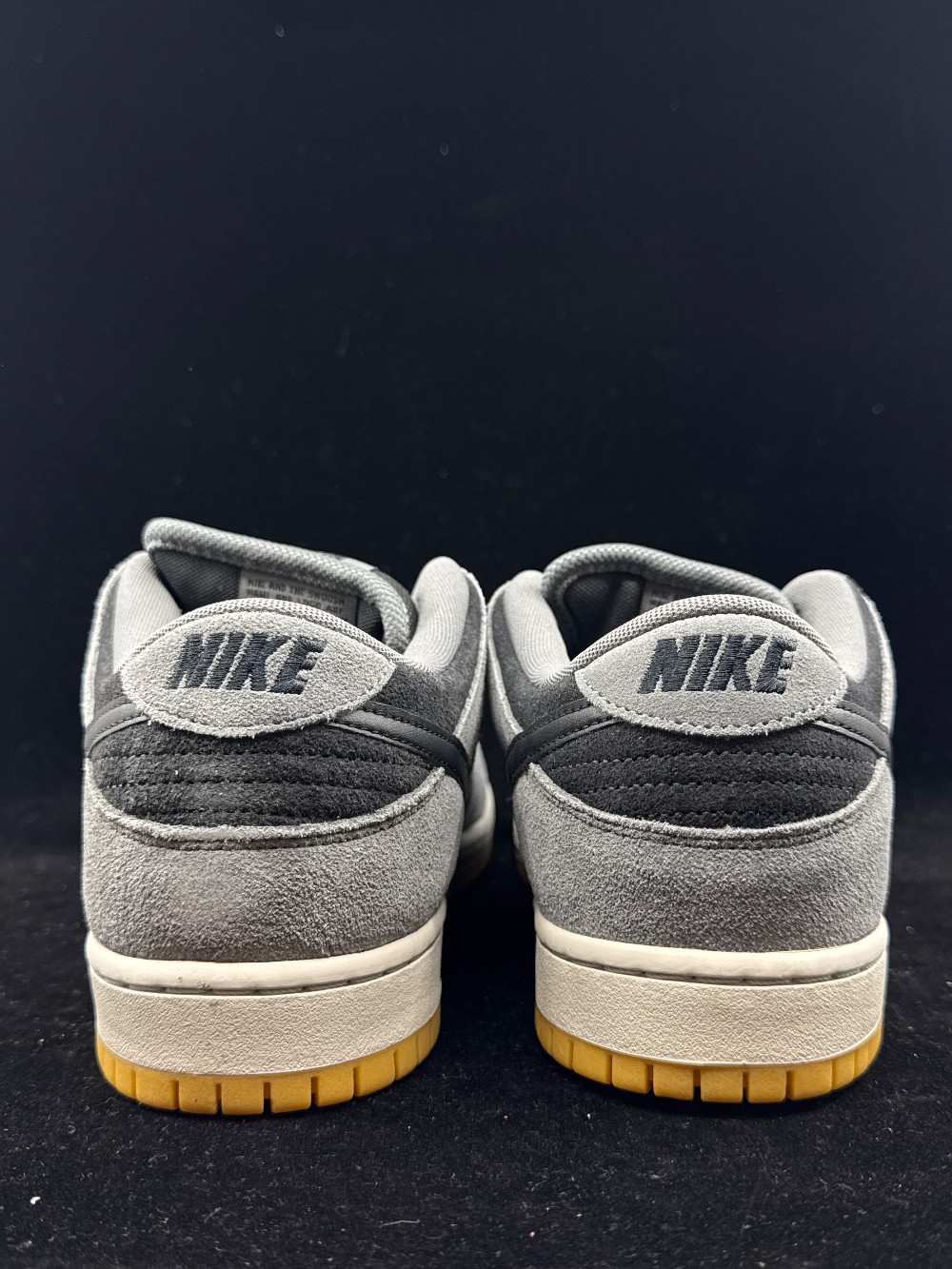 NIKE SB DUNK LOW - DARK SMOKE GREY