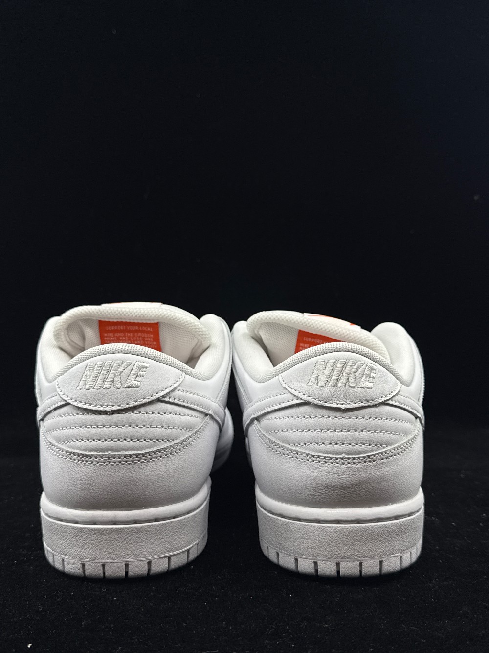 NIKE SB DUNK LOW - TRIPLE WHITE