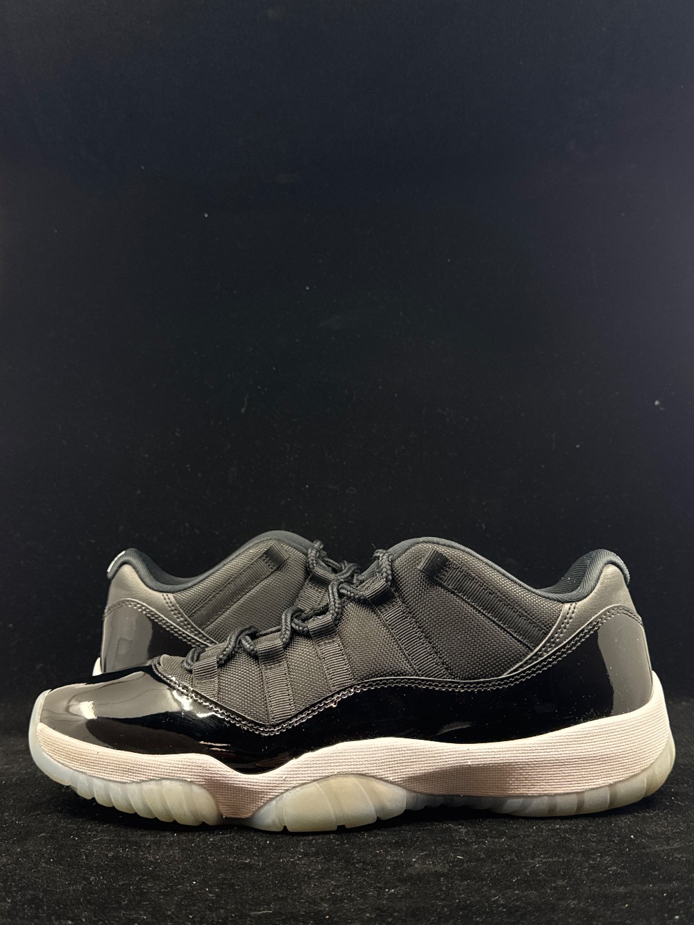 *USED* AJ 11 LOW - SPACE JAM