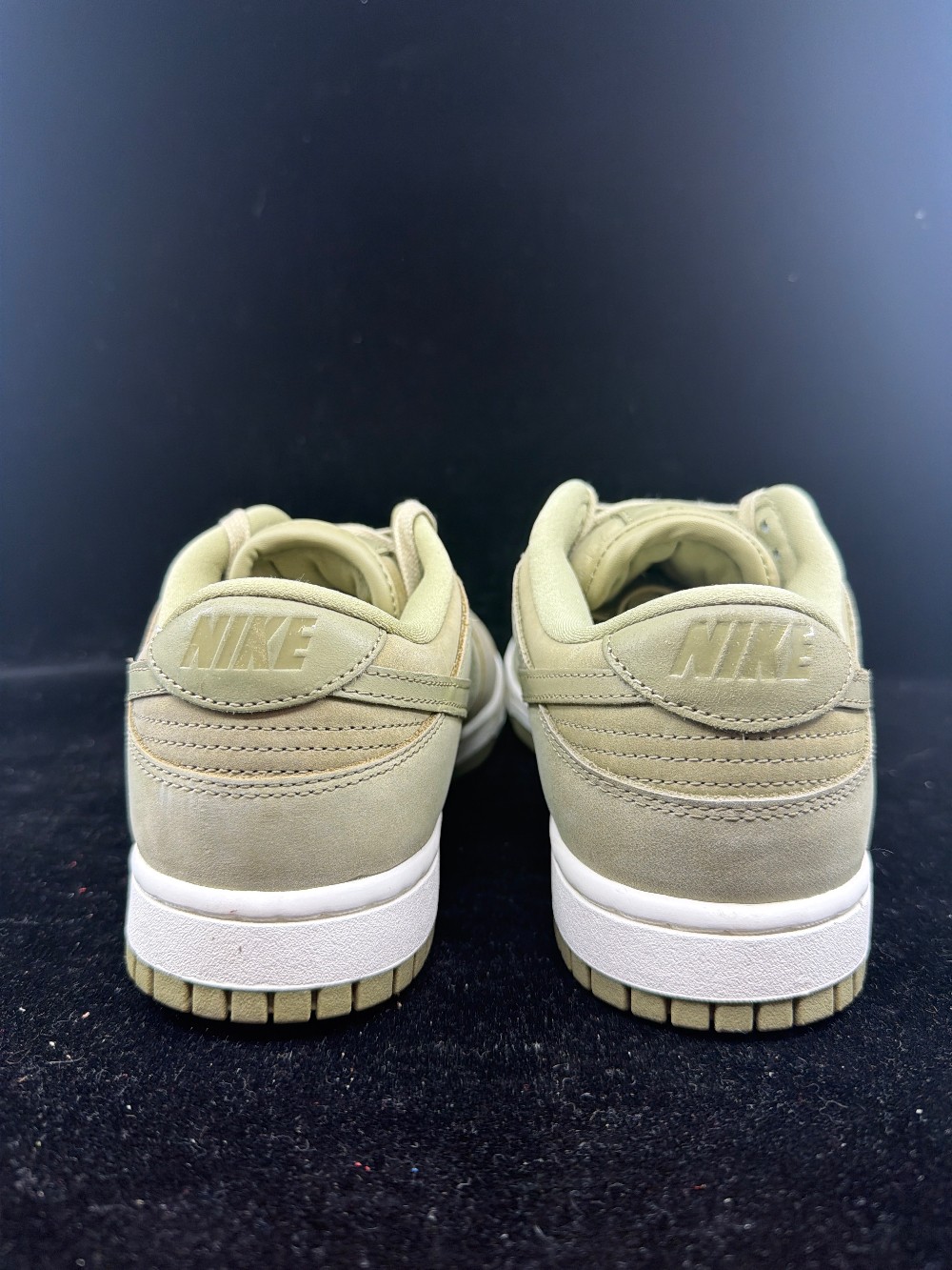 NIKE DUNK LOW (W) - NEUTRAL OLIVE