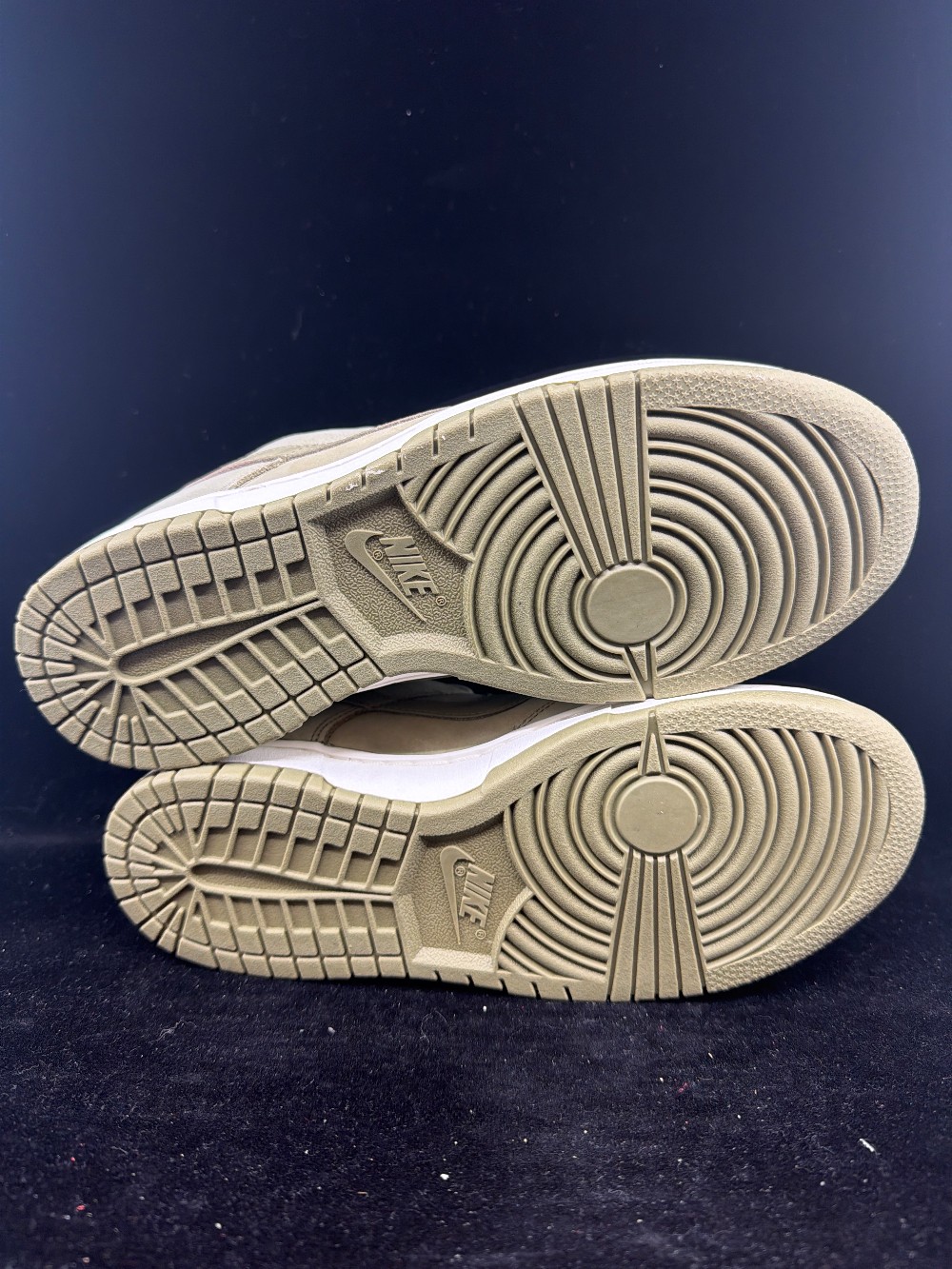 NIKE DUNK LOW (W) - NEUTRAL OLIVE