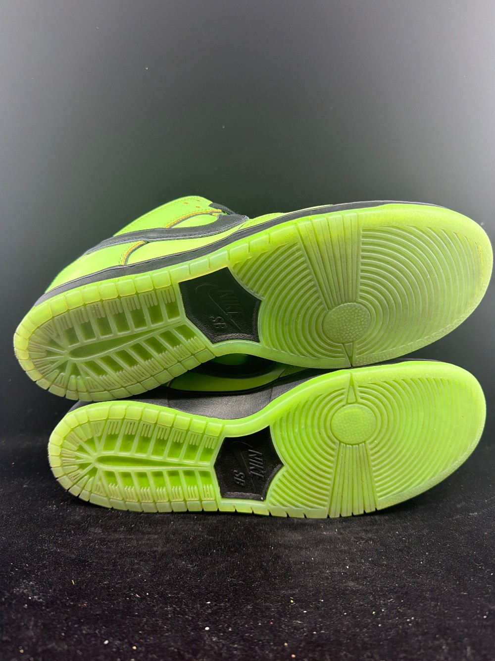 *USED* NIKE SB DUNK LOW - THE POWERPUFF GIRLS BUTTERCUP