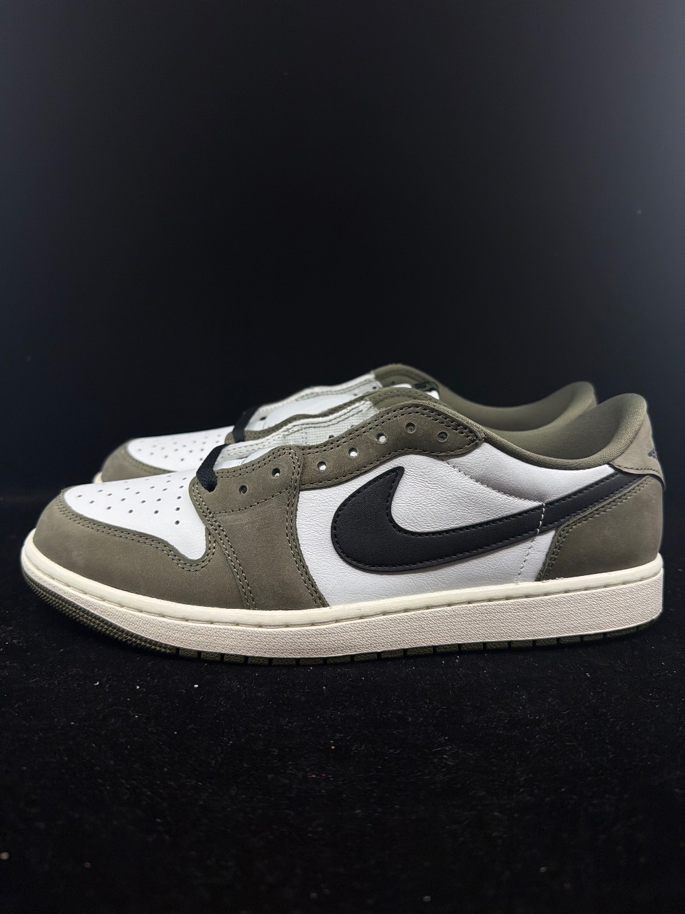 AJ 1 LOW - MEDIUM OLIVE