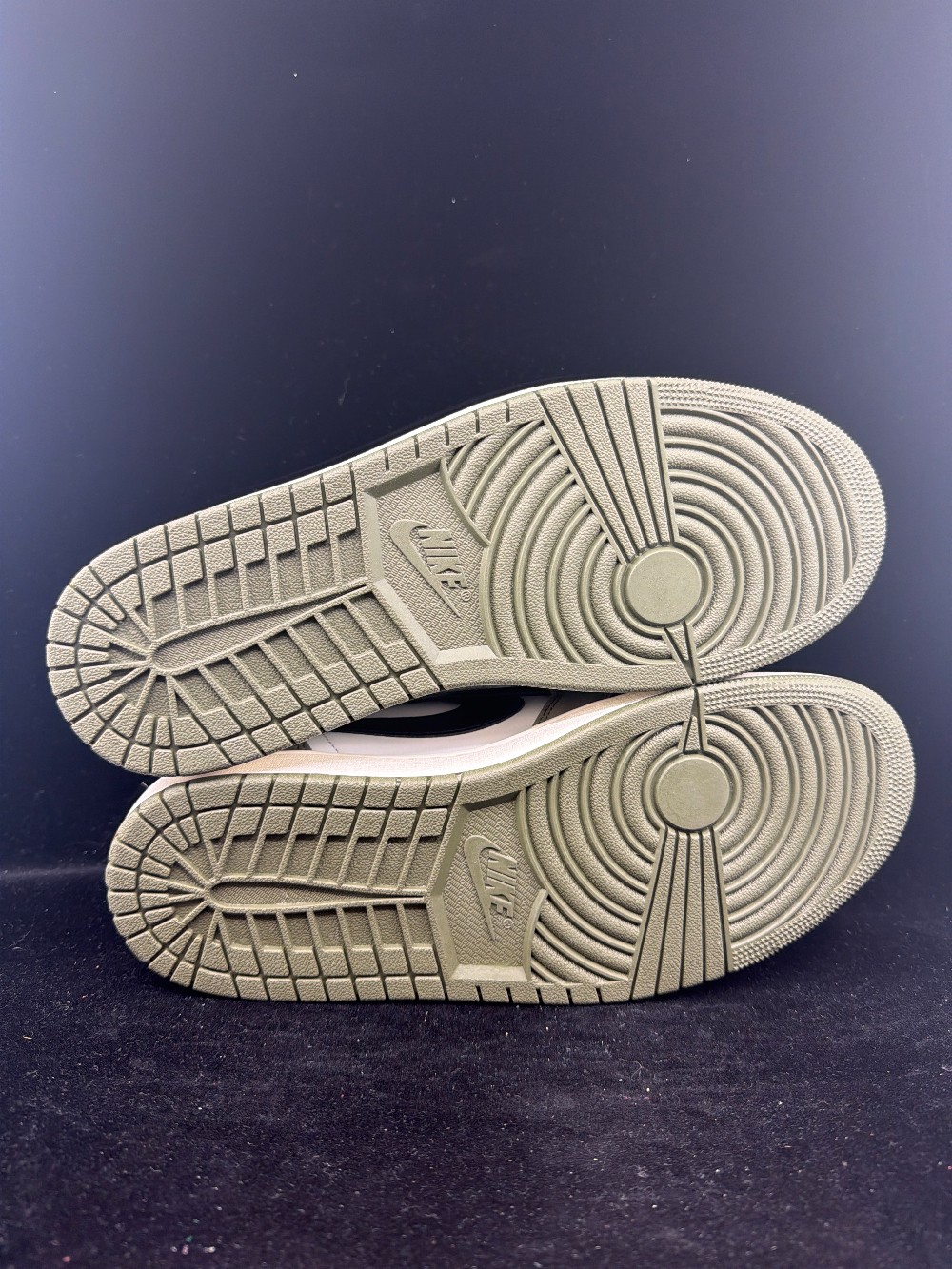 AJ 1 LOW - MEDIUM OLIVE