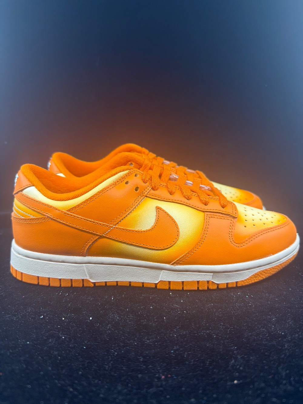 NIKE DUNK LOW (W) - MAGMA ORANGE