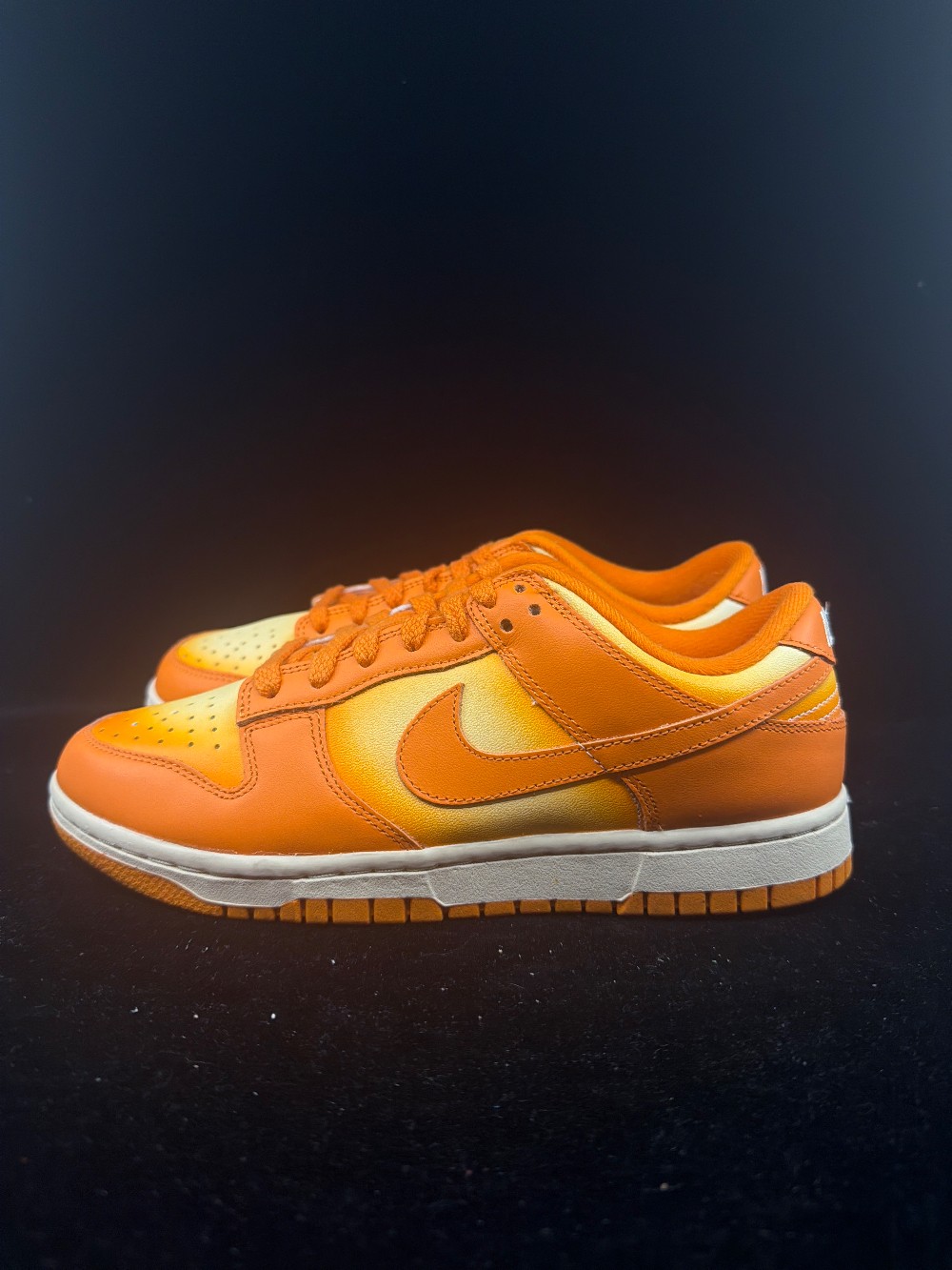 NIKE DUNK LOW (W) - MAGMA ORANGE