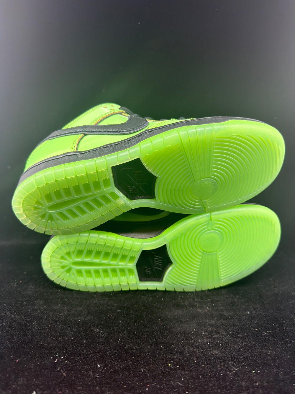 NIKE SB DUNK LOW - THE POWERPUFF GIRLS BUTTERCUP