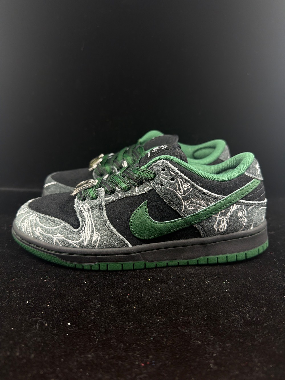 NIKE SB DUNK LOW - THERE SKATEBOARDS