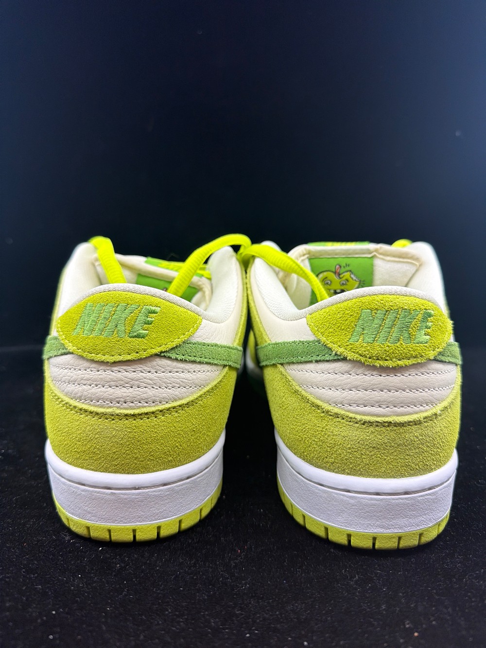*USED* NIKE SB DUNK LOW - GREEN APPLE