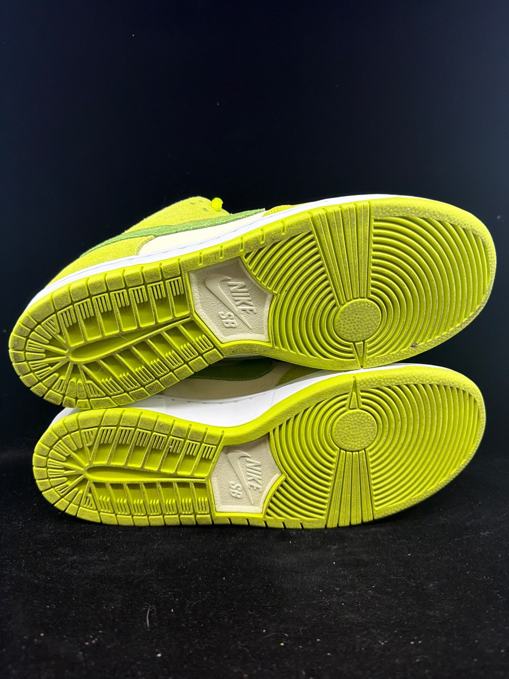 *USED* NIKE SB DUNK LOW - GREEN APPLE