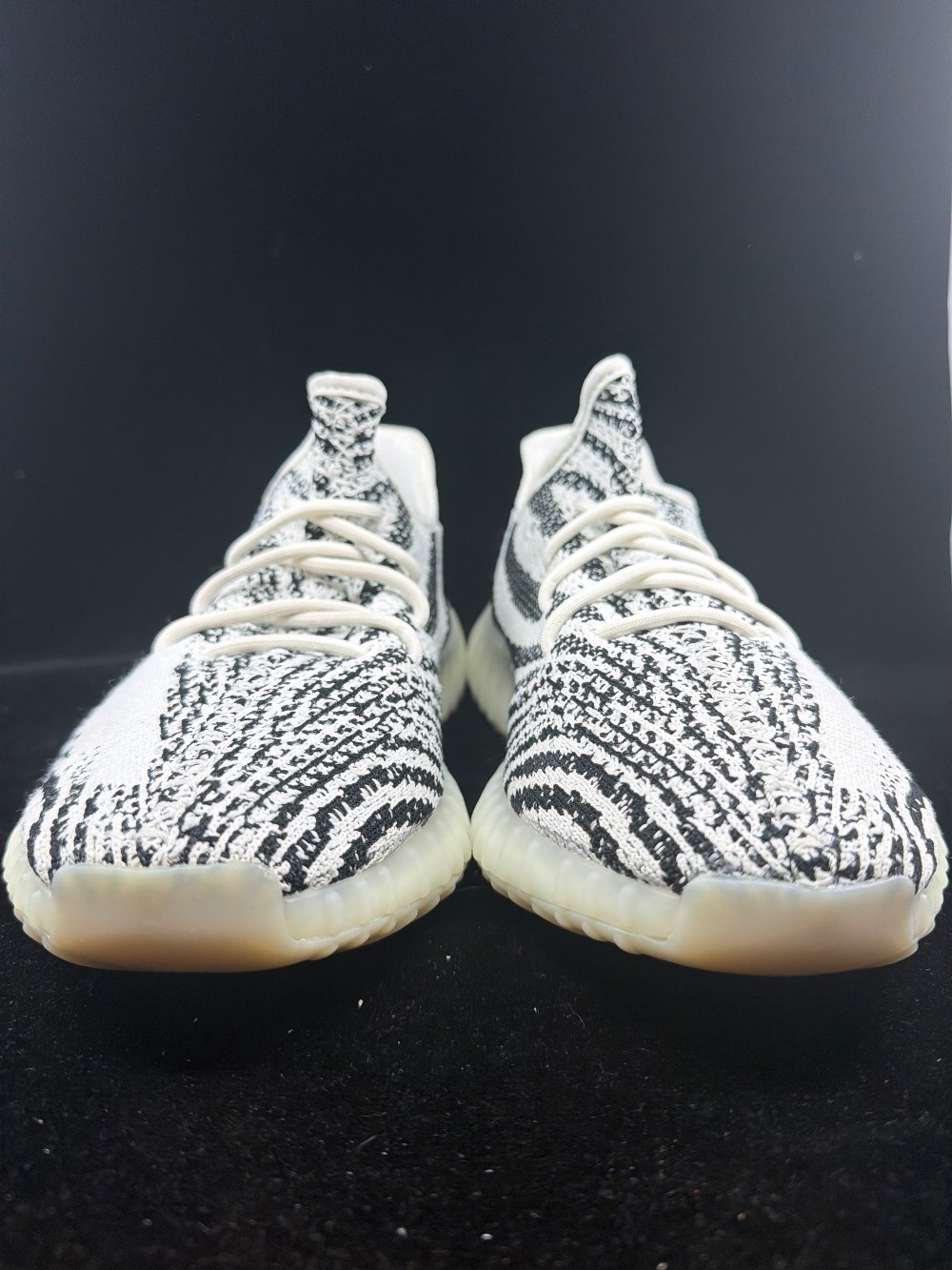 *VNDS* YEEZY 350 BOOST V2 - ZEBRA