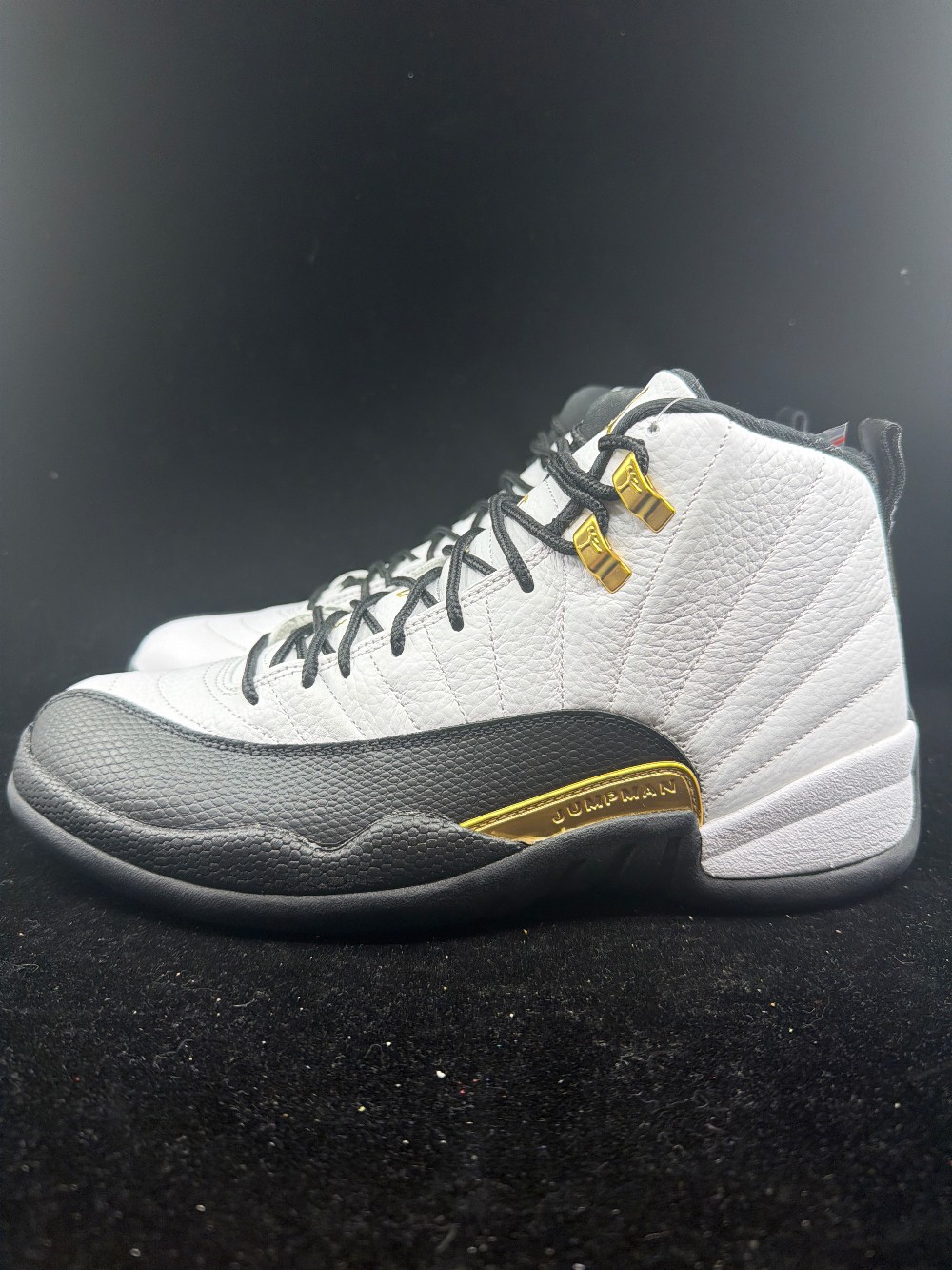 AJ 12 - ROYALTY TAXI