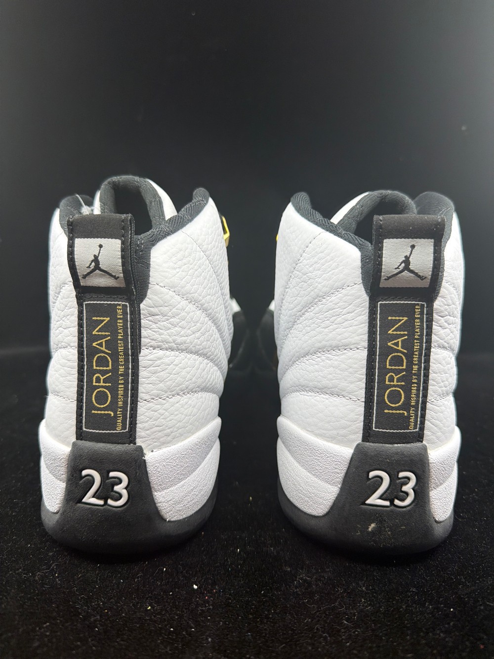 AJ 12 - ROYALTY TAXI