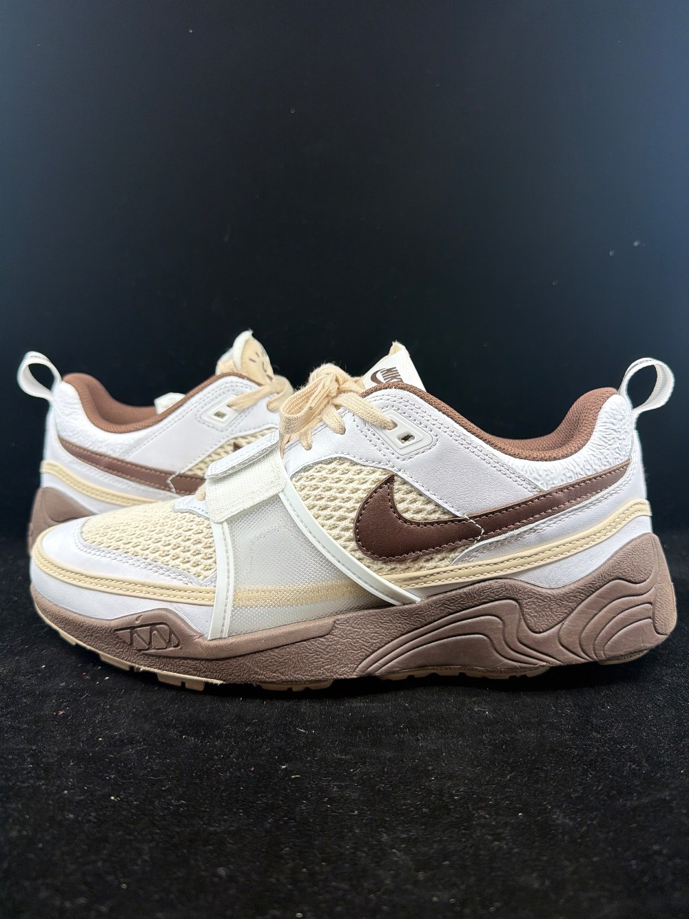 *USED* NIKE ZOOM FIELD JAXX X TRAVIS SCOTT - LIGHT CHOCOLATE