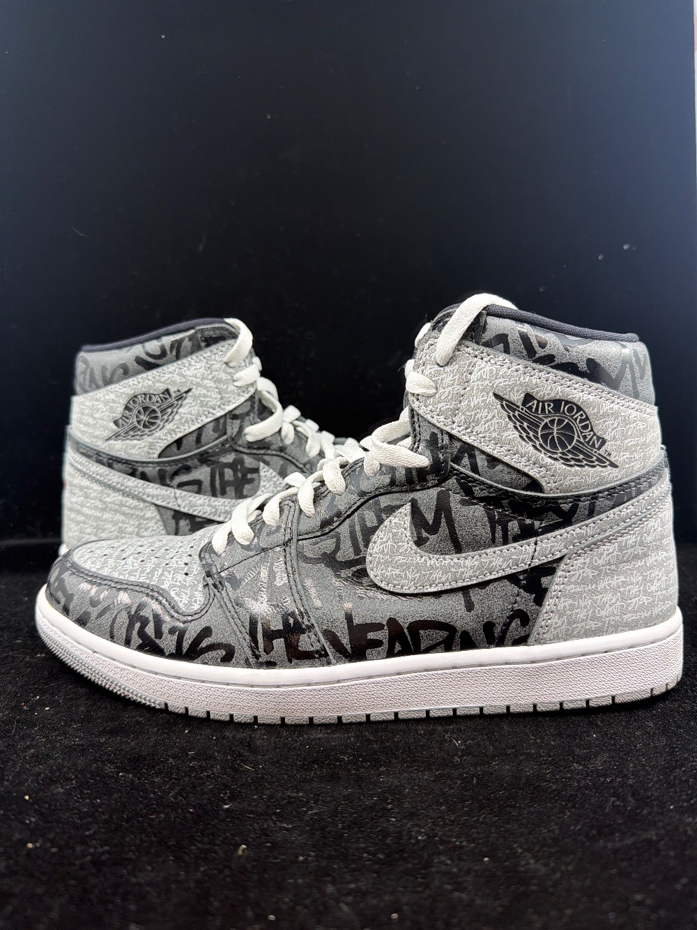*USED* AJ 1 - REBELLIONAIRE