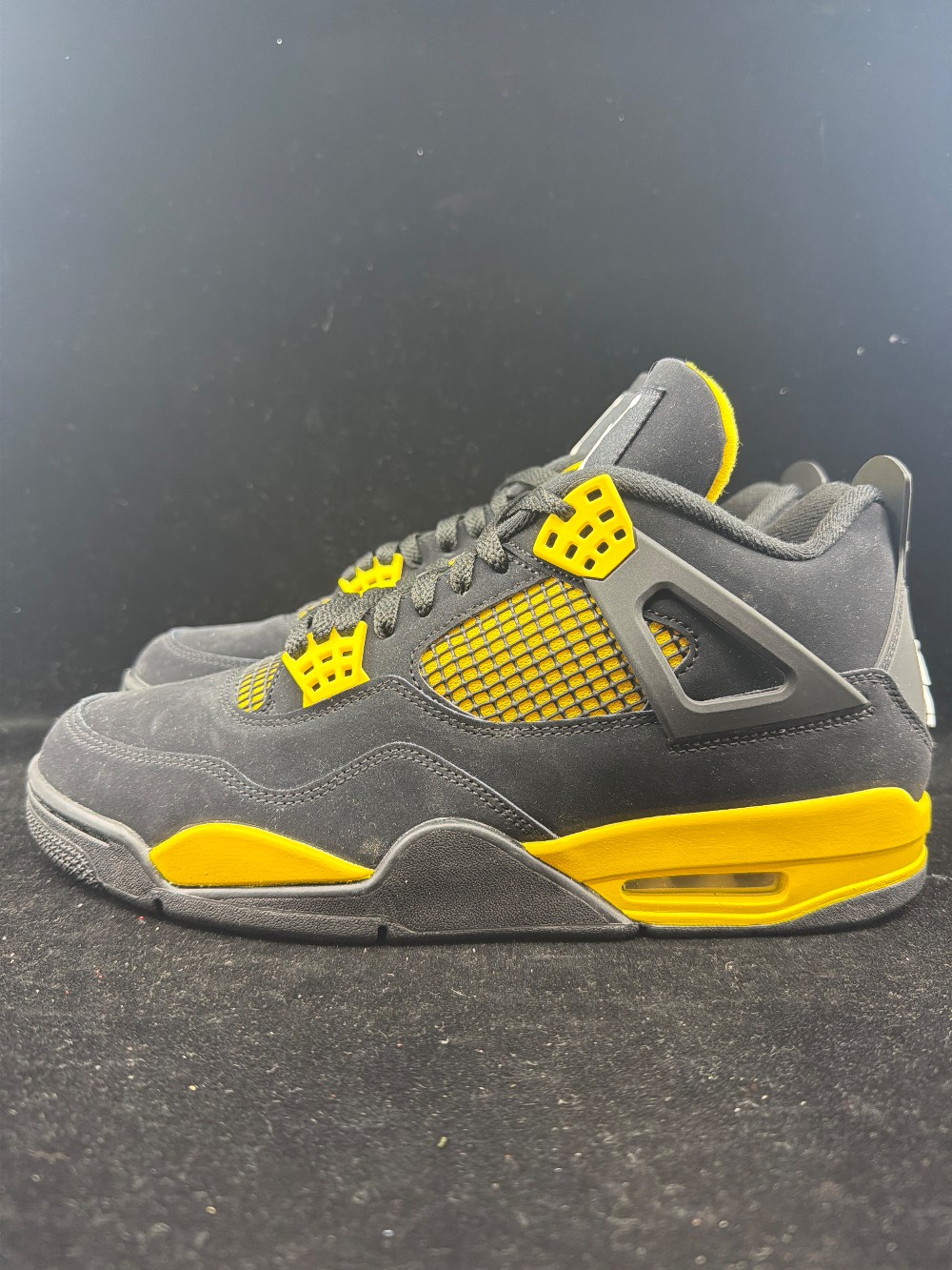 AJ 4 - THUNDER (2023)