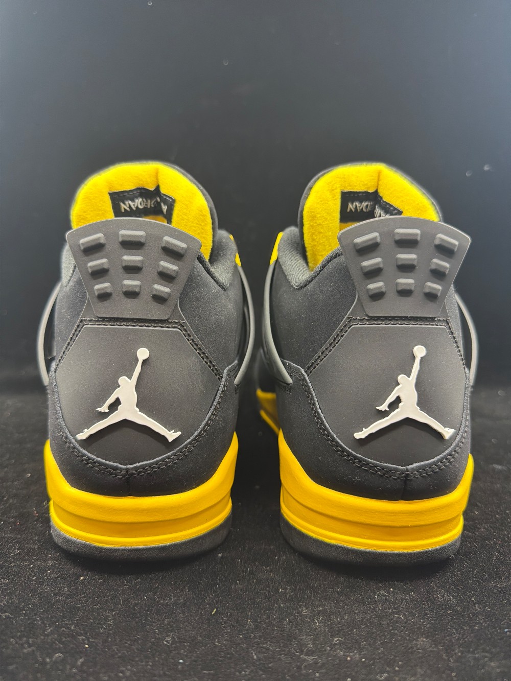 AJ 4 - THUNDER (2023)