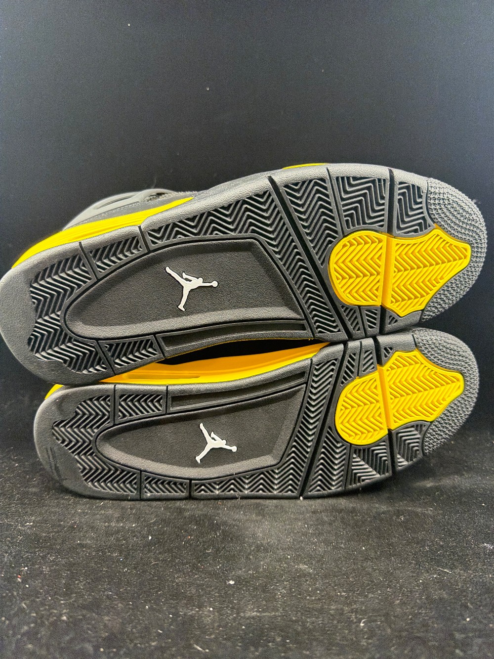 AJ 4 - THUNDER (2023)