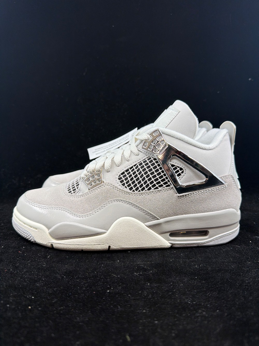 AJ 4 (W) - FROZEN MOMENTS