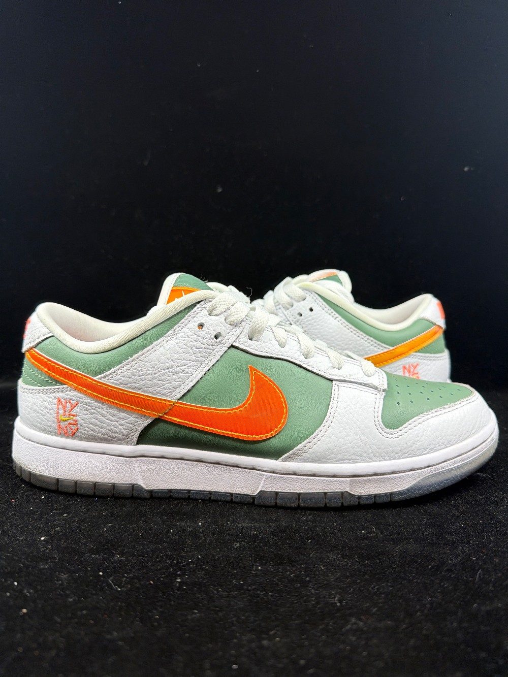 *USED* NIKE DUNK LOW - NY VS. NY