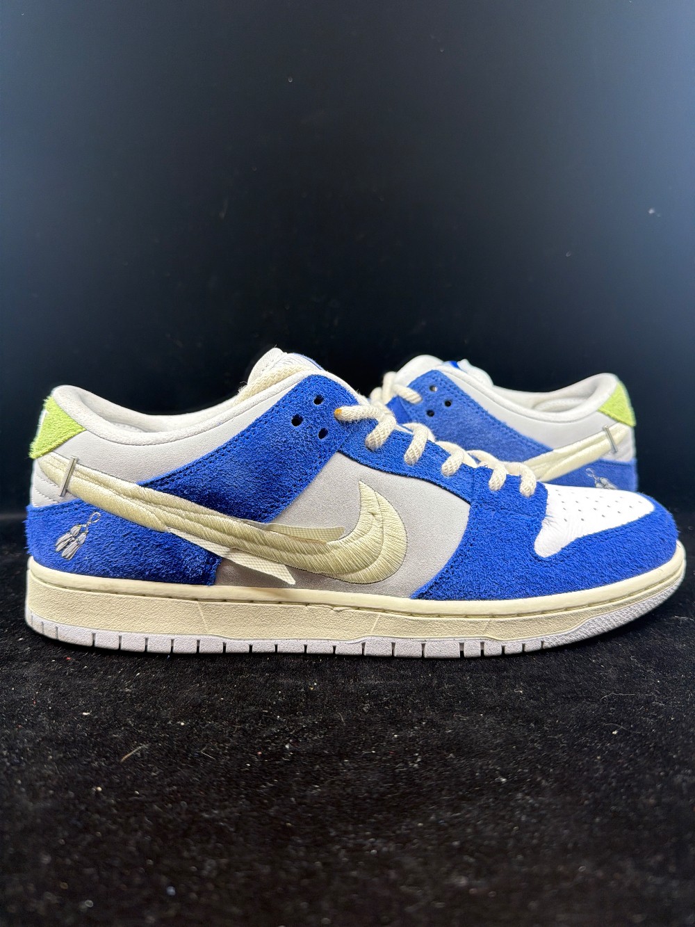 *USED* NIKE SB DUNK LOW - FLY STREETWEAR GARDENIA