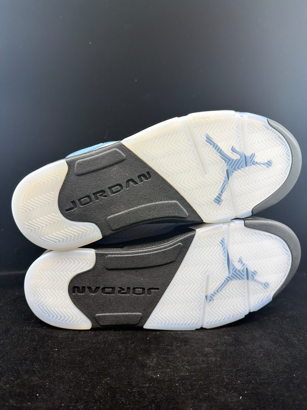 AJ 5 - UNC (REP BOX)