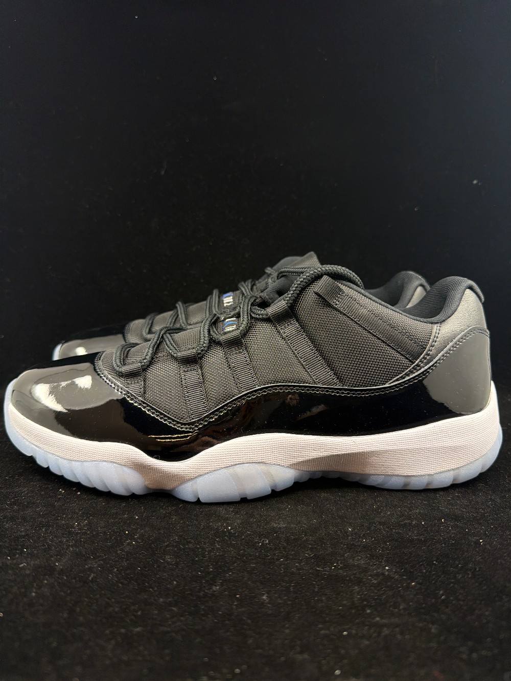 AJ 11 LOW - SPACE JAM