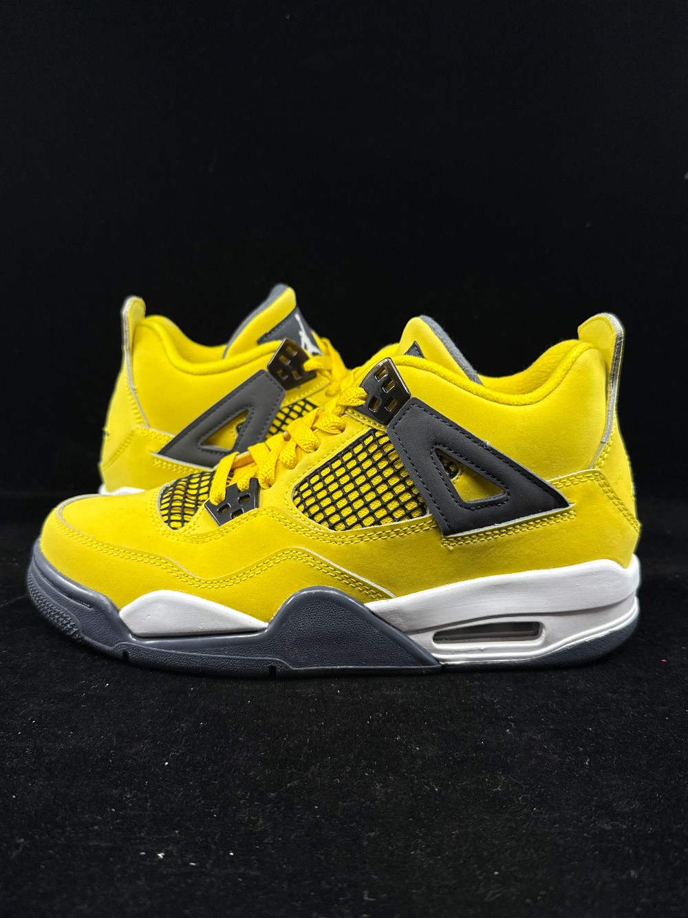 *USED* AJ 4 (GS) - LIGHTNING (2021)